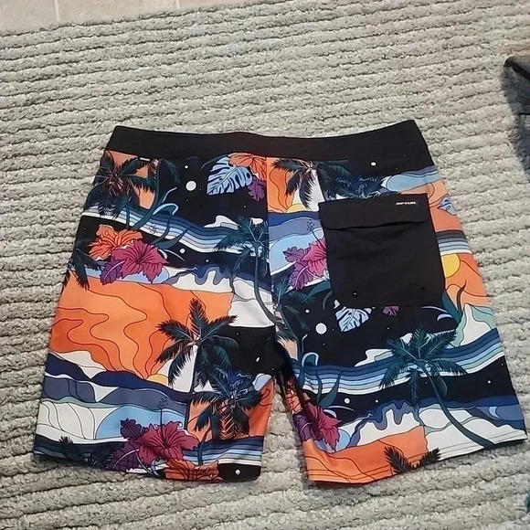 Rip Curl Mirage Board Short. - Picture 3 of 3
